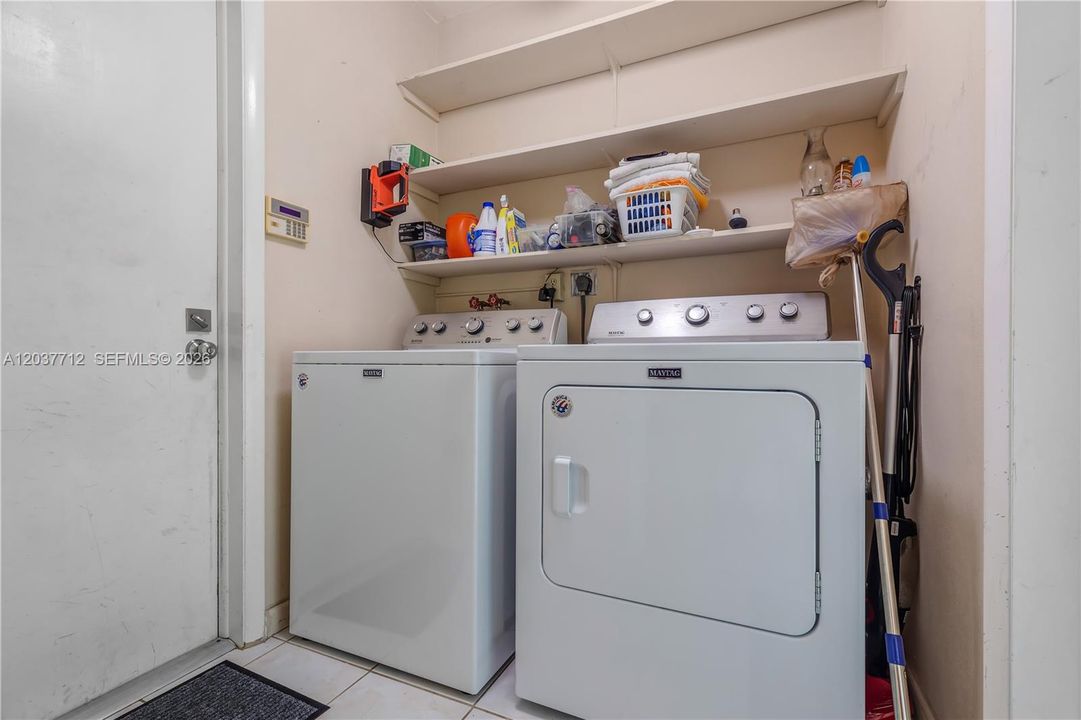 На продажу: $795,000 (4 спален, 3 ванн, 2202 Квадратных фут)
