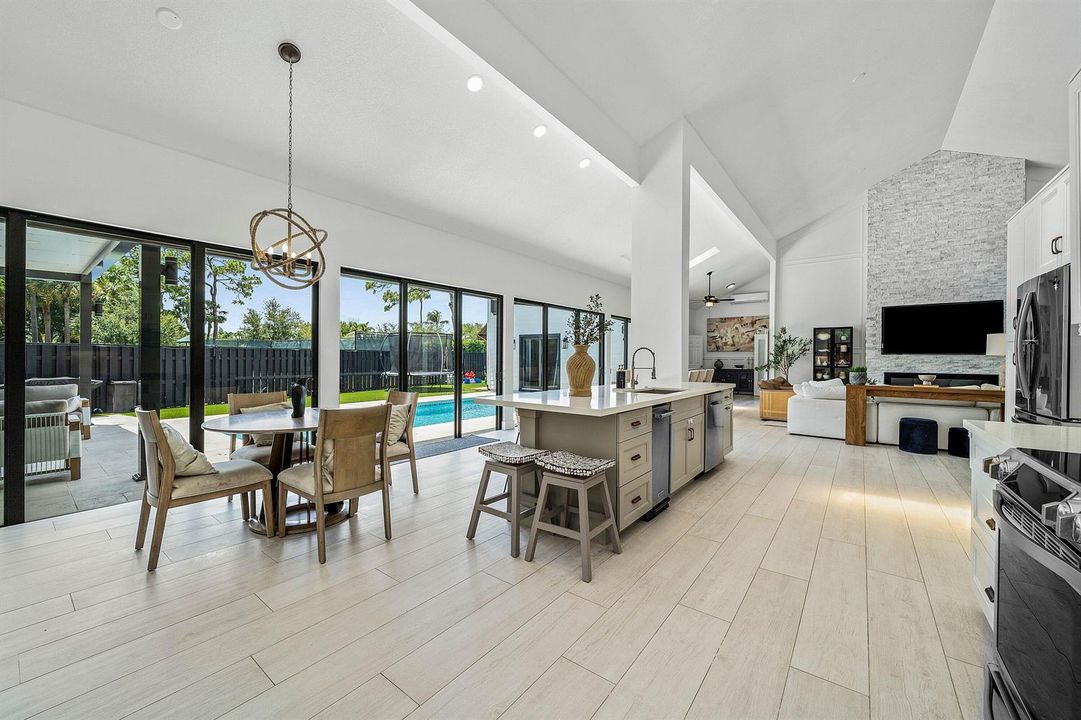 Kitchen Breakfast Area
