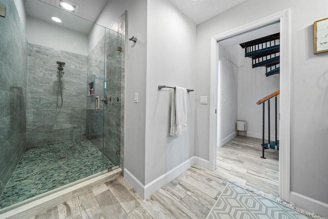 Guest Bathroom 2