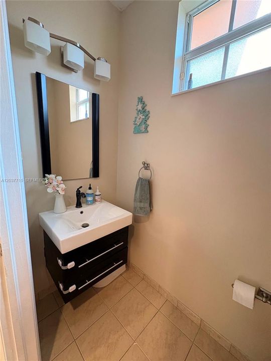 En Renta: $3,400 (3 camas, 2 baños, 1964 Pies cuadrados)