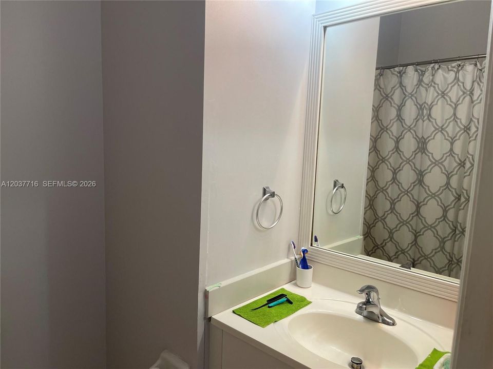 2nd bedroom bathroom