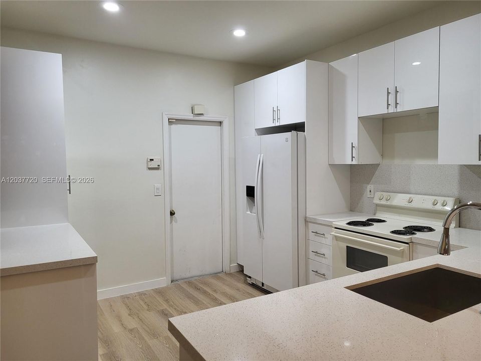 В аренду: $2,990 (2 спален, 2 ванн, 1131 Квадратных фут)