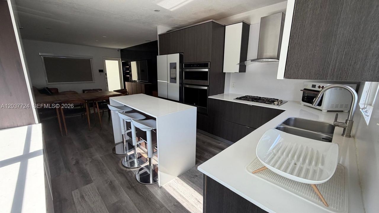 For Rent: $4,500 (2 beds, 2 baths, 900 Square Feet)