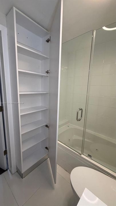 For Rent: $4,500 (2 beds, 2 baths, 900 Square Feet)