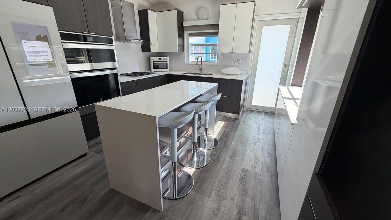 For Rent: $4,500 (2 beds, 2 baths, 900 Square Feet)