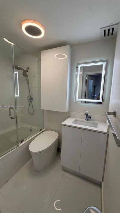 For Rent: $4,500 (2 beds, 2 baths, 900 Square Feet)