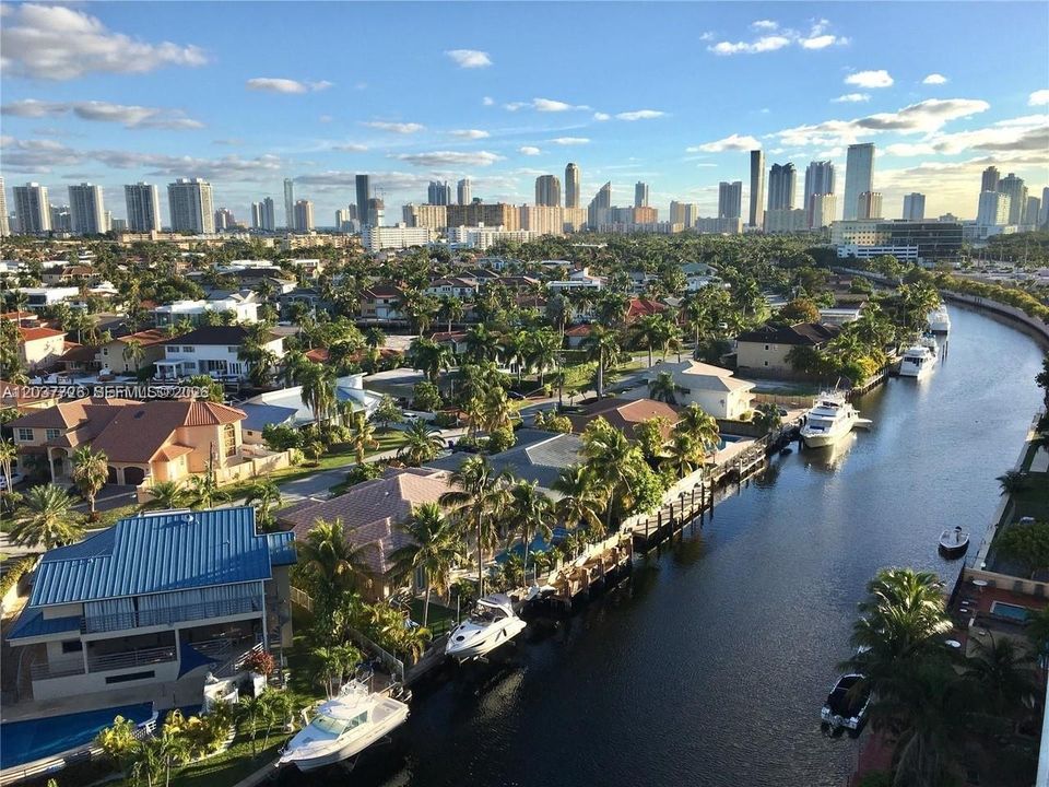 For Sale: $295,000 (2 beds, 2 baths, 1178 Square Feet)