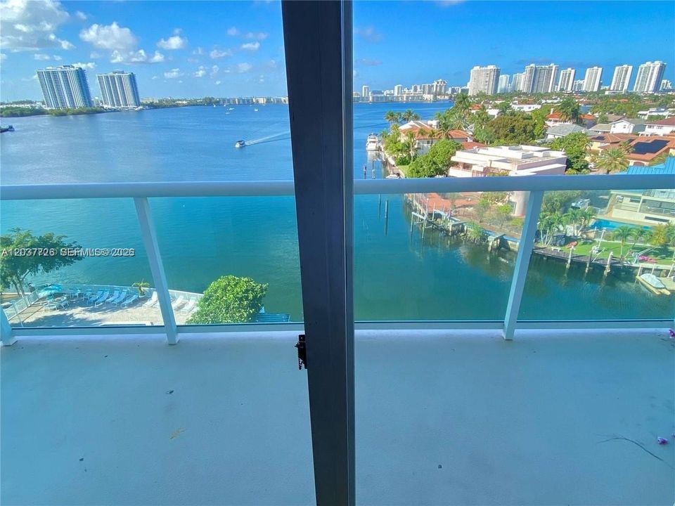 For Sale: $295,000 (2 beds, 2 baths, 1178 Square Feet)