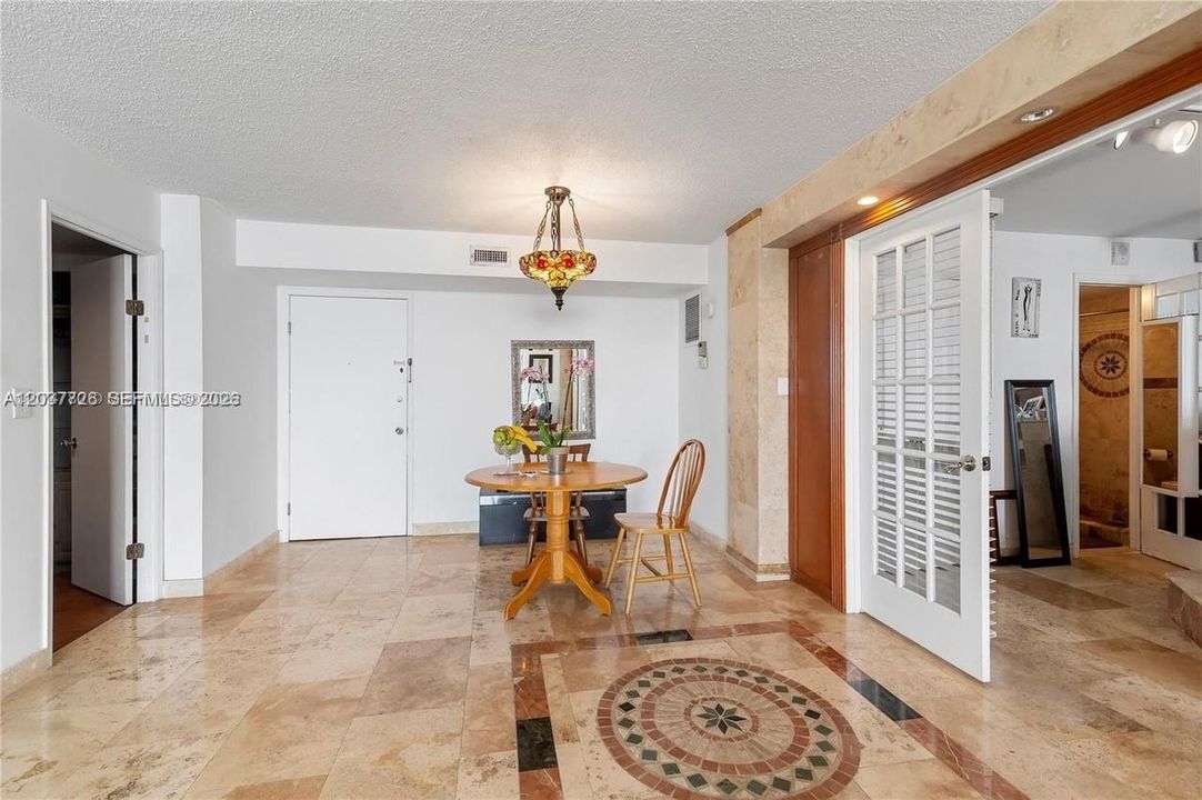 For Sale: $295,000 (2 beds, 2 baths, 1178 Square Feet)