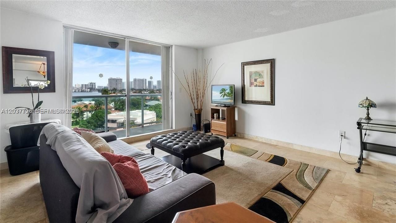 For Sale: $295,000 (2 beds, 2 baths, 1178 Square Feet)