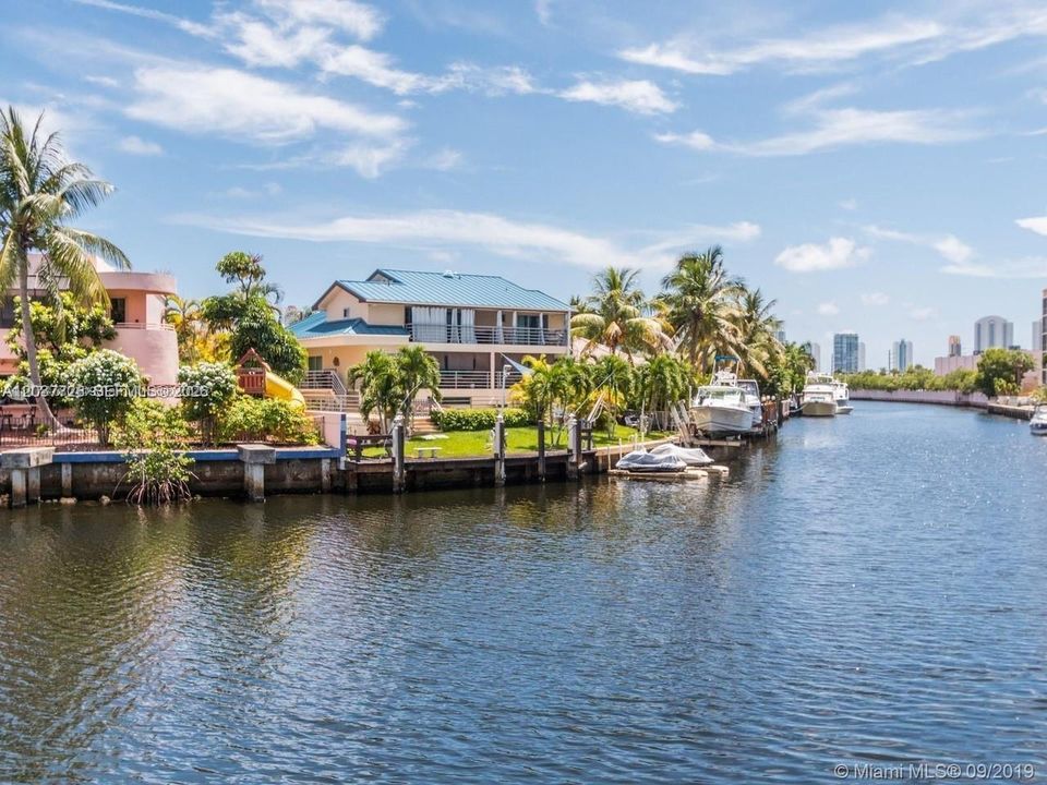 For Sale: $295,000 (2 beds, 2 baths, 1178 Square Feet)