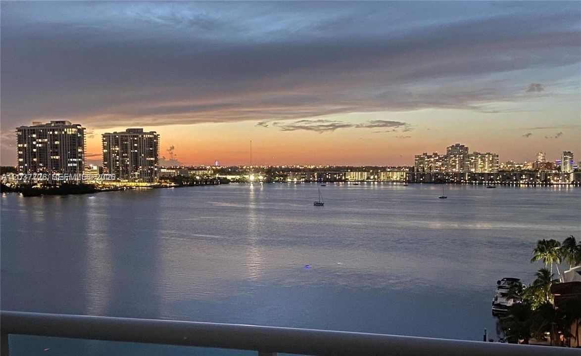 For Sale: $295,000 (2 beds, 2 baths, 1178 Square Feet)