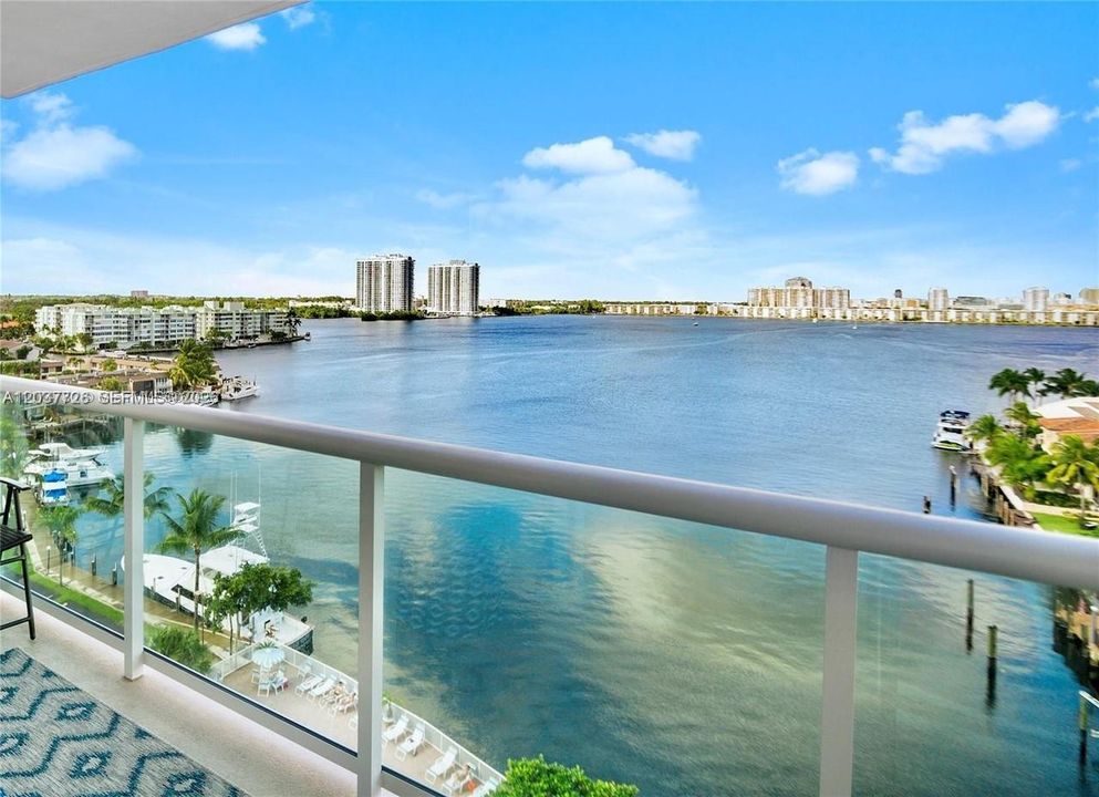 For Sale: $295,000 (2 beds, 2 baths, 1178 Square Feet)