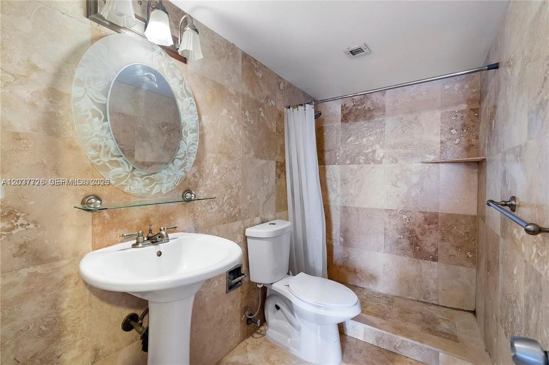 For Sale: $295,000 (2 beds, 2 baths, 1178 Square Feet)