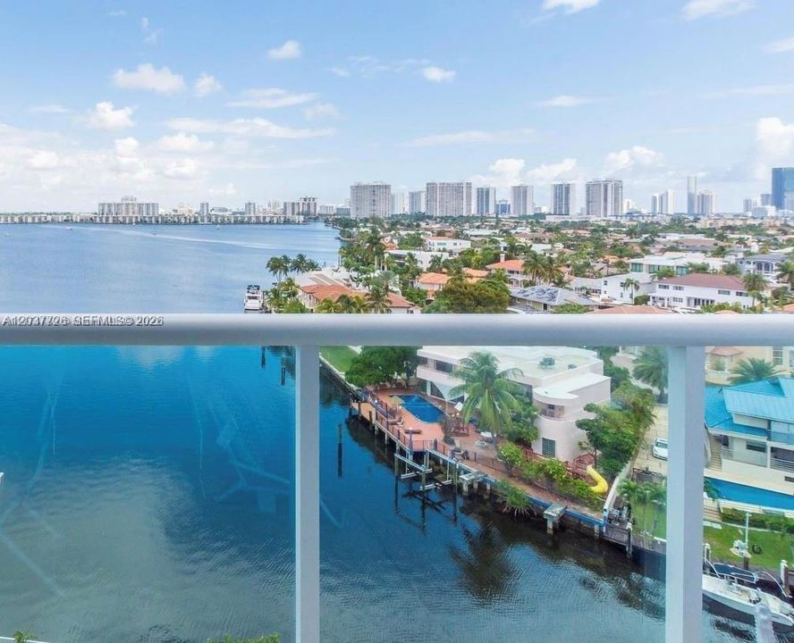 For Sale: $295,000 (2 beds, 2 baths, 1178 Square Feet)