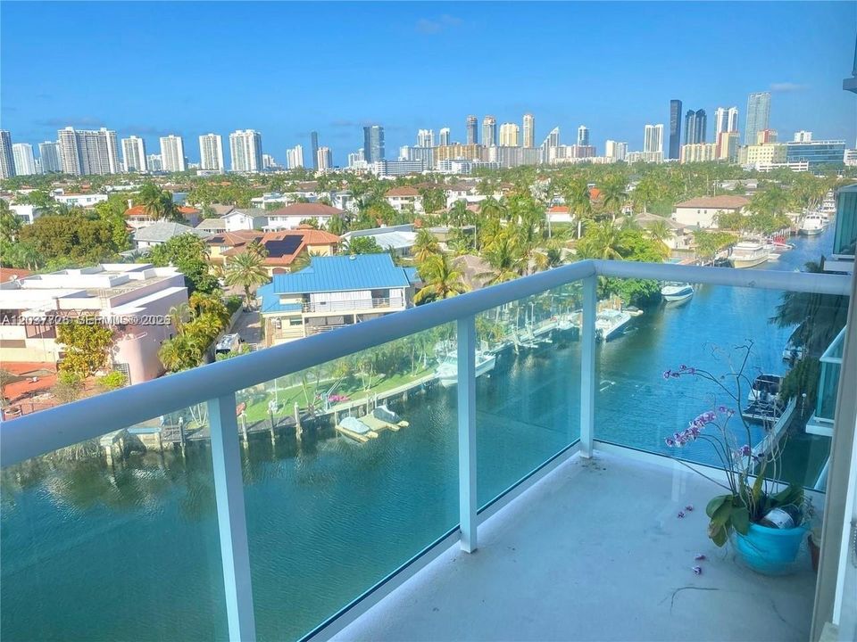 For Sale: $295,000 (2 beds, 2 baths, 1178 Square Feet)