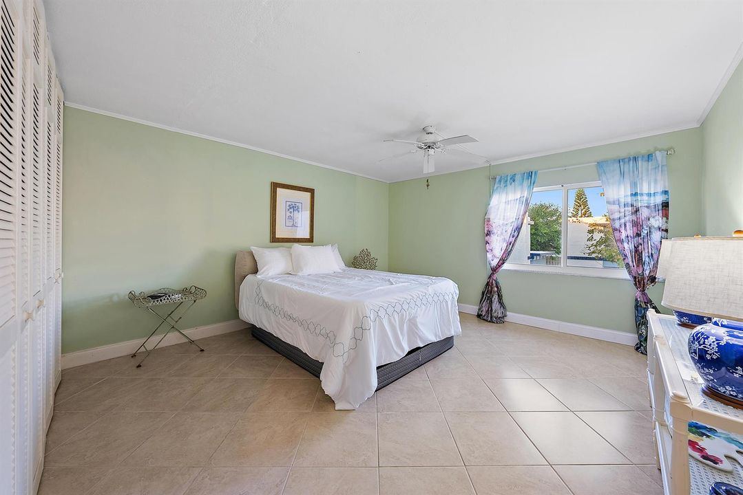 1561 NE 12th Terrace, C14-9