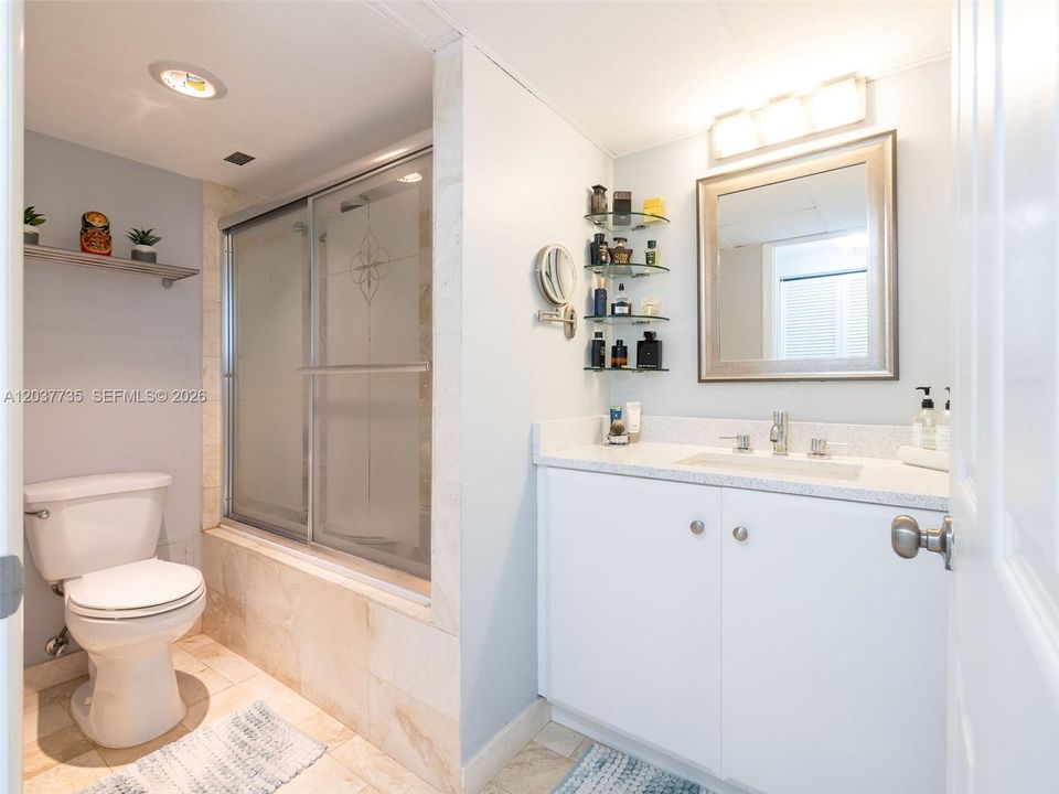В аренду: $4,000 (2 спален, 2 ванн, 1120 Квадратных фут)
