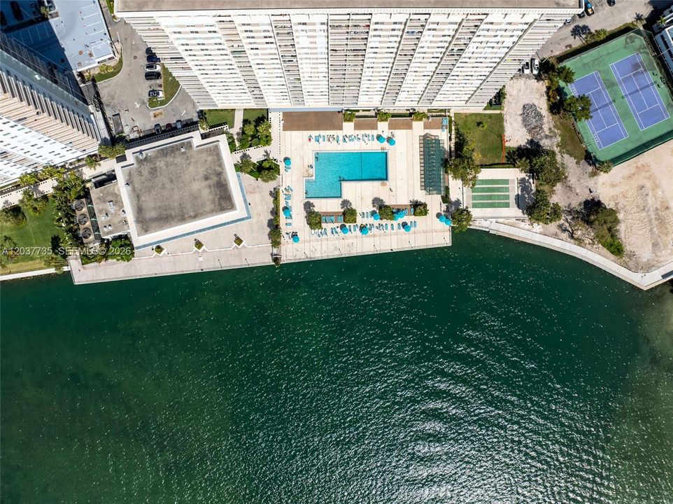 В аренду: $4,000 (2 спален, 2 ванн, 1120 Квадратных фут)