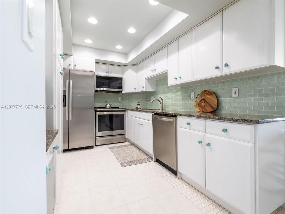 В аренду: $4,000 (2 спален, 2 ванн, 1120 Квадратных фут)