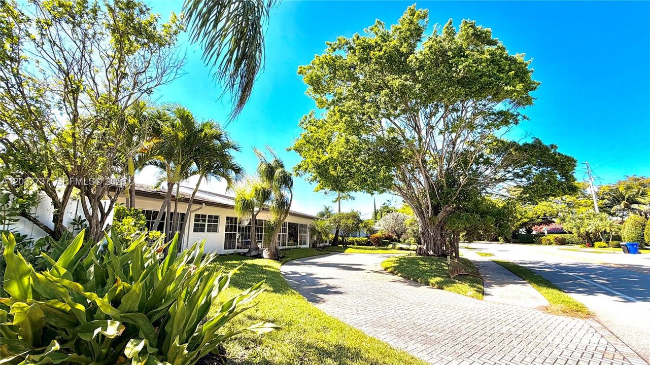 For Sale: $1,499,000 (3 beds, 3 baths, 2169 Square Feet)