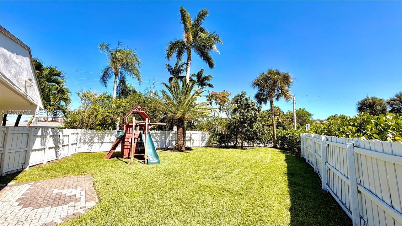 For Sale: $1,499,000 (3 beds, 3 baths, 2169 Square Feet)