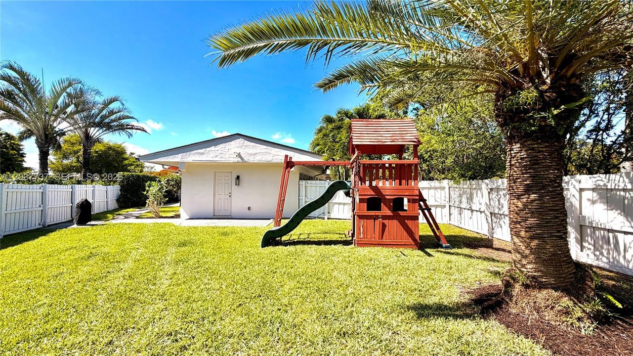 For Sale: $1,499,000 (3 beds, 3 baths, 2169 Square Feet)