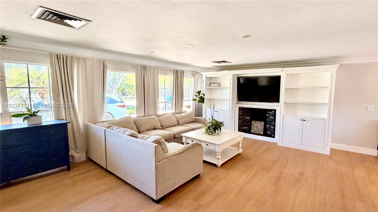 For Sale: $1,499,000 (3 beds, 3 baths, 2169 Square Feet)