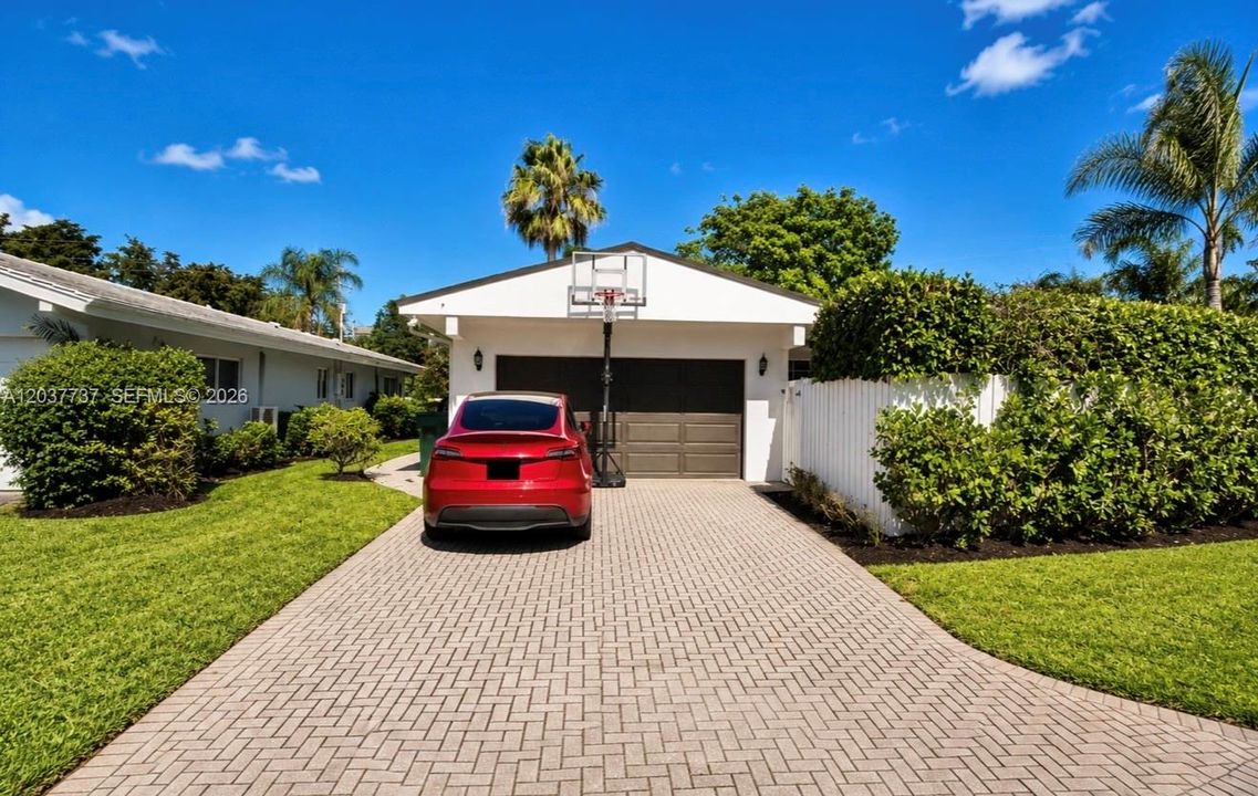 En Venta: $1,499,000 (3 camas, 3 baños, 2169 Pies cuadrados)