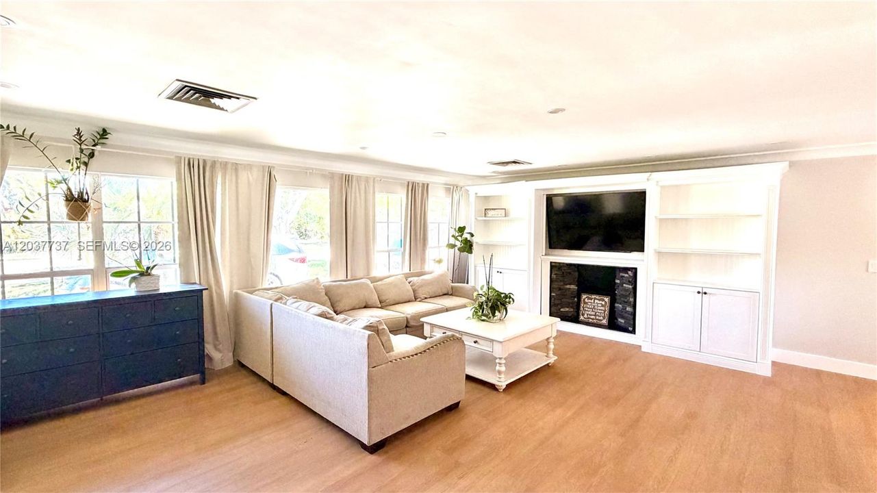 For Sale: $1,499,000 (3 beds, 3 baths, 2169 Square Feet)