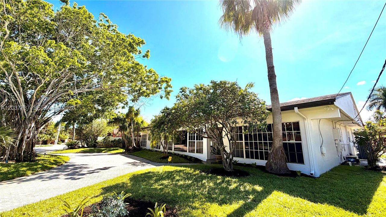 For Sale: $1,499,000 (3 beds, 3 baths, 2169 Square Feet)
