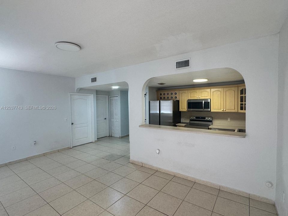 出租: $3,000 (3 贝兹, 2 浴室, 1245 平方英尺)