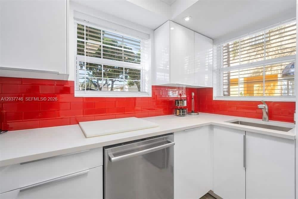 For Rent: $2,100 (2 beds, 2 baths, 1128 Square Feet)