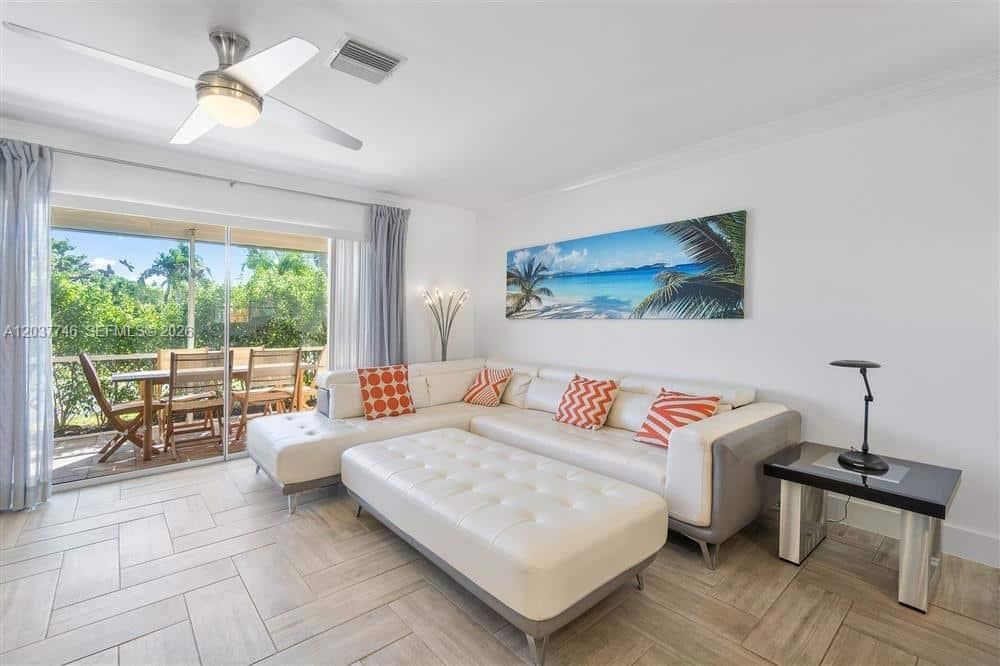 For Rent: $2,100 (2 beds, 2 baths, 1128 Square Feet)