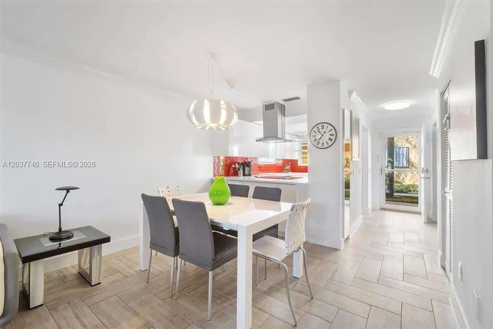 For Rent: $2,100 (2 beds, 2 baths, 1128 Square Feet)