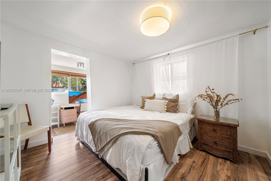 Bedroom with en-suite study and bathroom