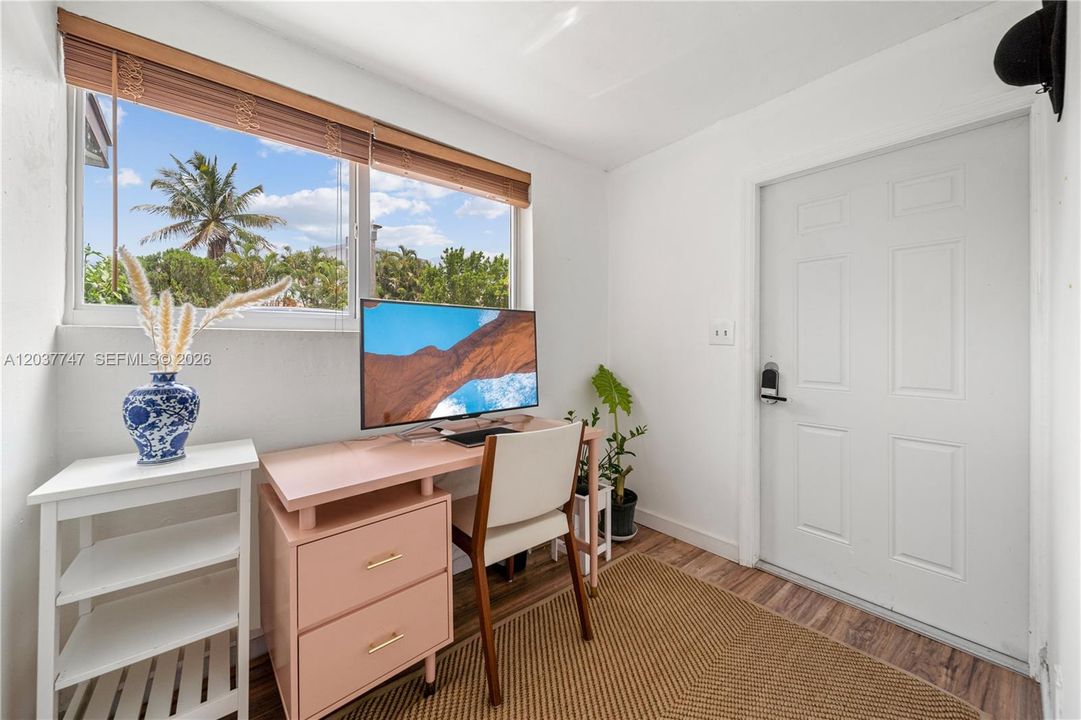 Study/office inside bedroom
