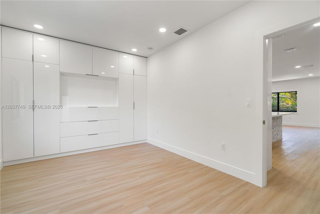 For Sale: $1,127,000 (3 beds, 3 baths, 1848 Square Feet)