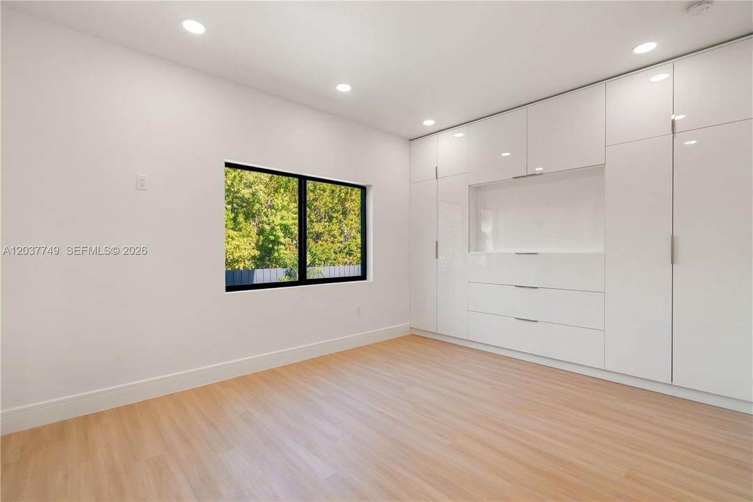 For Sale: $1,127,000 (3 beds, 3 baths, 1848 Square Feet)