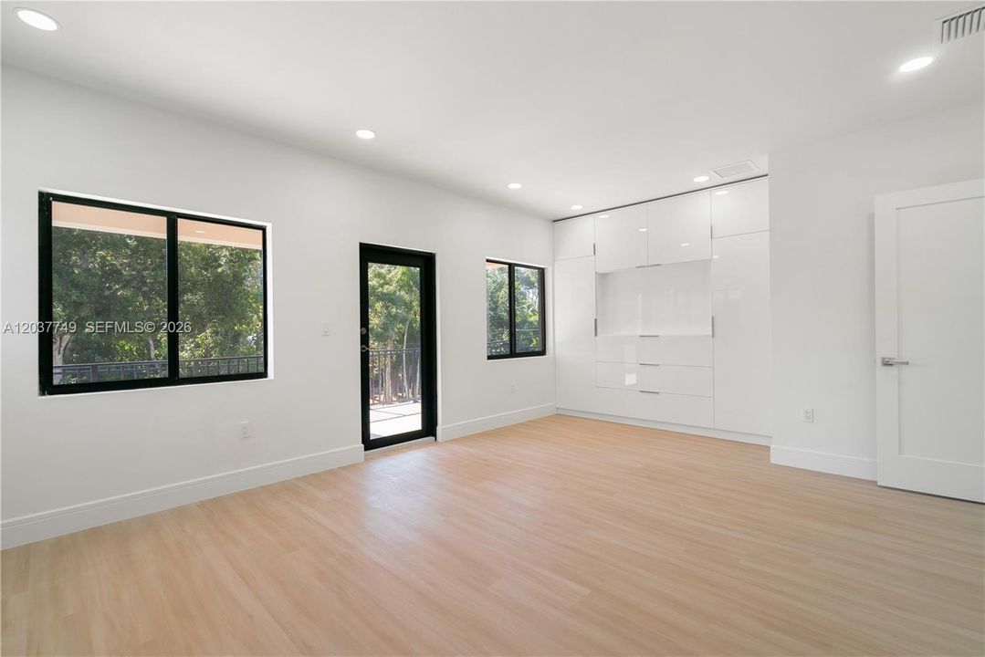 For Sale: $1,127,000 (3 beds, 3 baths, 1848 Square Feet)