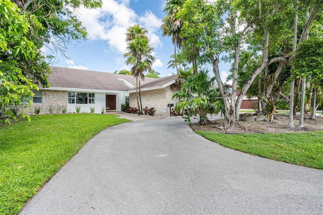 Recently Rented: $10,000 (4 beds, 3 baths, 3283 Square Feet)