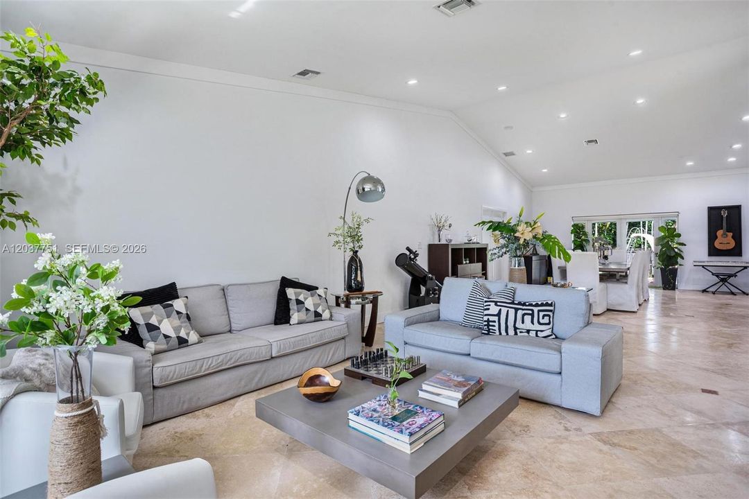 Recently Rented: $10,000 (4 beds, 3 baths, 3283 Square Feet)