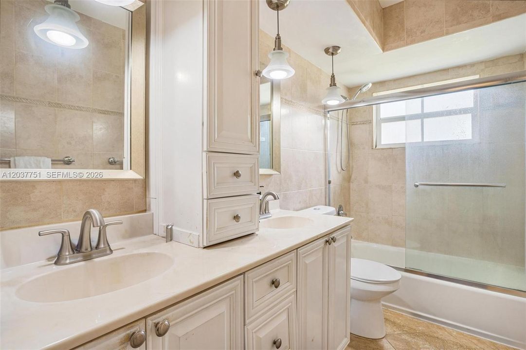 Recently Rented: $10,000 (4 beds, 3 baths, 3283 Square Feet)