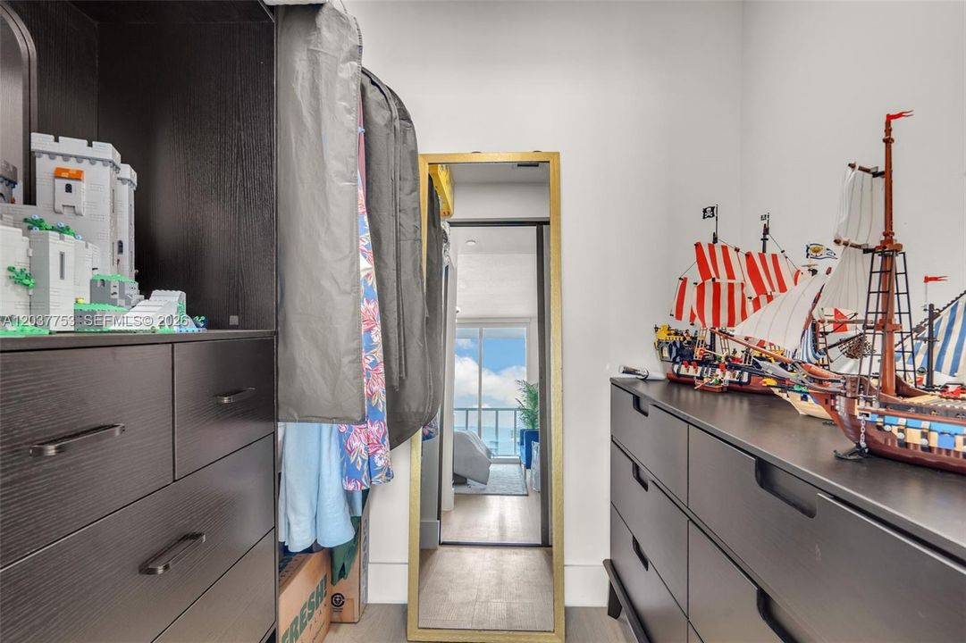 Walking Closet