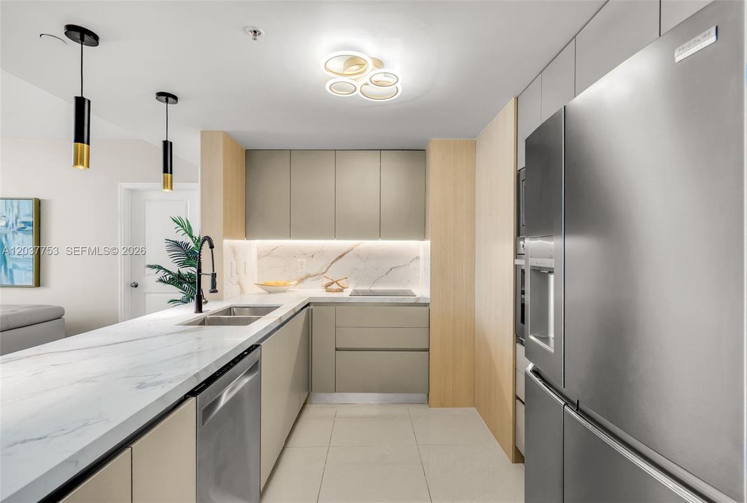 На продажу: $675,000 (2 спален, 2 ванн, 1128 Квадратных фут)