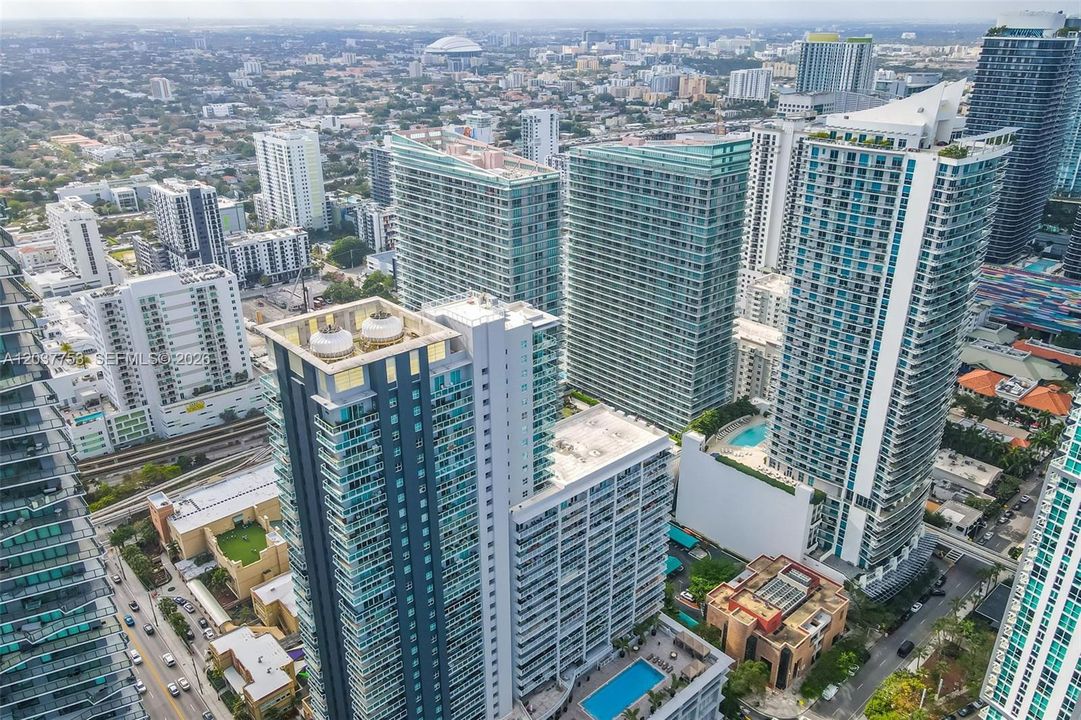 На продажу: $675,000 (2 спален, 2 ванн, 1128 Квадратных фут)