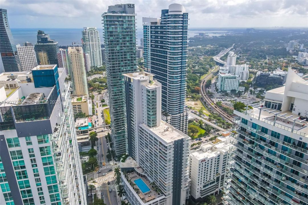На продажу: $675,000 (2 спален, 2 ванн, 1128 Квадратных фут)