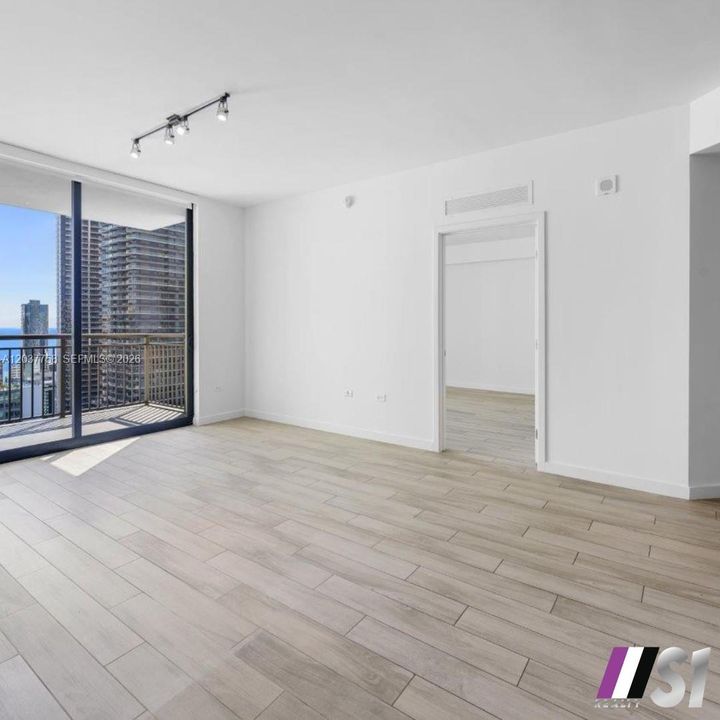 Recently Rented: $4,300 (2 beds, 2 baths, 1117 Square Feet)