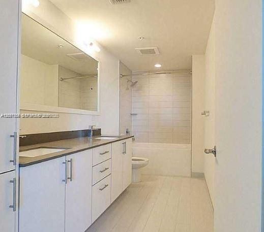 Recently Rented: $4,300 (2 beds, 2 baths, 1117 Square Feet)