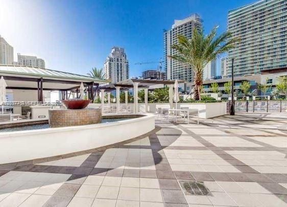 Recently Rented: $4,300 (2 beds, 2 baths, 1117 Square Feet)